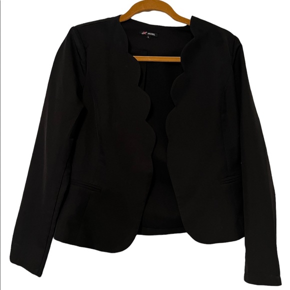 The Mint Julep Boutique - Scalloped Suit Blazer black - Picture 2 of 3